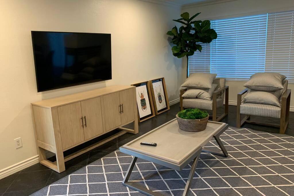 City Center Villa - Pool, Patio & Close To Beach! Huntington Beach Bagian luar foto