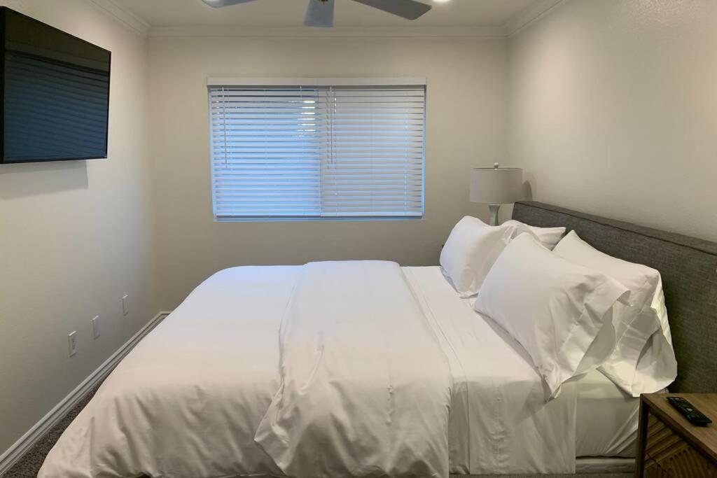 City Center Villa - Pool, Patio & Close To Beach! Huntington Beach Bagian luar foto